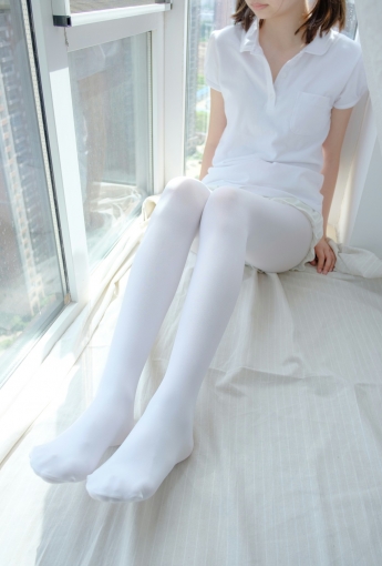 [森萝财团]R15-018窗台上的白丝少女 - COSPLAY