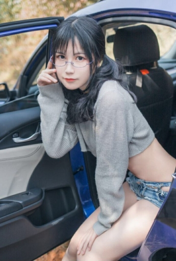 COSER美女逐月su – 车内篇 - COSPLAY