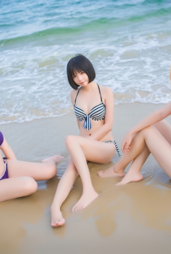 白金Saki写真 – 水着 - COSPLAY