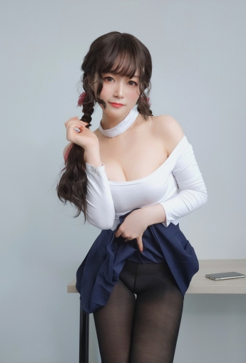 Coser小姐姐白银 – 邻家大姐姐的黑丝 - COSPLAY