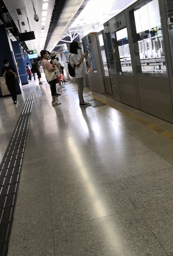 性感长腿美少妇   [18P] - [秀人套图]