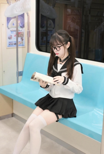 可可小白兔 電車上の女高中生【70P】 - 網絡美女