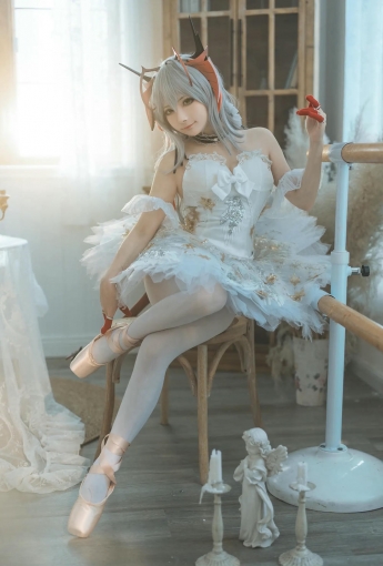 是三不是世w - 明日方舟 W 芭蕾【27P】 - COSPLAY
