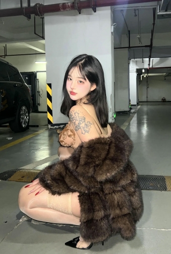 小u優優子 貂皮大衣【50P】 - [秀人套图]