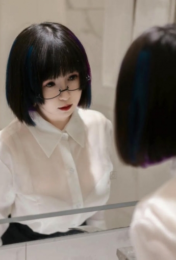 晕崽Zz 迷情小秘【43P】 - 網絡美女