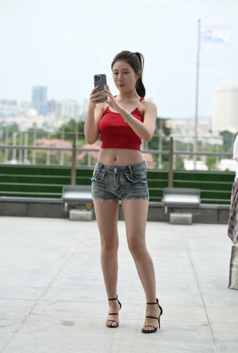 熱褲美腿美足美女【60P】 - [秀人套图]