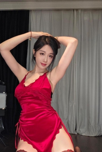 軒子巨二兔 – NO.028 紅吊帶睡衣➕黑s [37P] - [秀人套图]