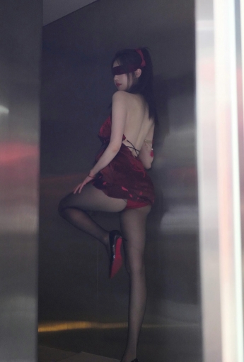 軒子巨二兔 微密圈 - NO.007 酒紅色讓人迷離 [15P] - 網絡美女