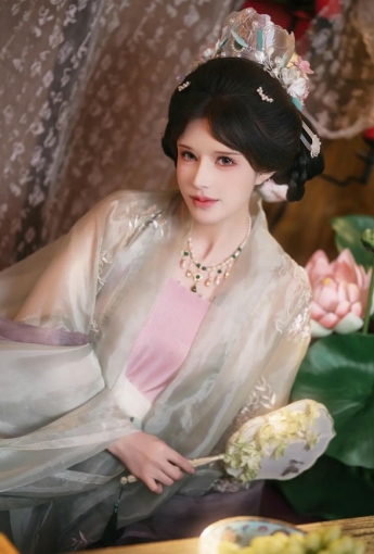 鹿八歲 - 粽你枕相思 【130P】 - [秀人套图]