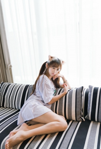 YITUYU 2025.08.30 居家小清新 小億 【32P】 - [秀人套图]