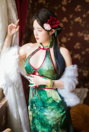 鈦合金大粑粑 - 綠色旗袍 【82P】 - 網絡美女