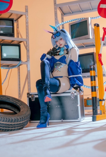 嶼魚 - 碧藍航線 花園賽車服【82P】 - [秀人套图]