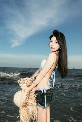 [YITUYU] 2025.10.26 海邊 小欣吃不飽 【22P】 - [秀人套图]