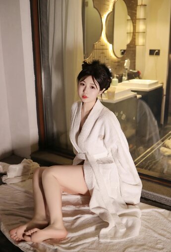XiuRen 秀人 No.N020 陈小花睡袍玉体玉足写真 - [新秀人套圖] [71P]