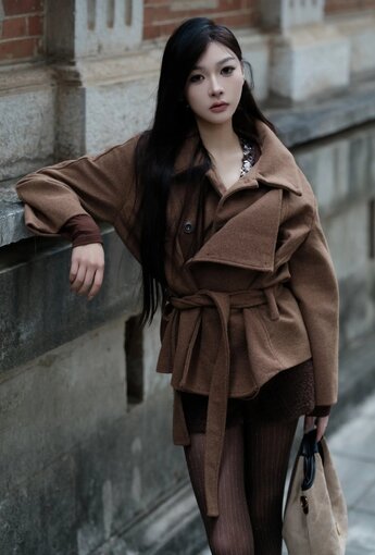 [YITUYU] 2026.01.02 打卡照 c老師 【24P】 - COSPLAY [24P]