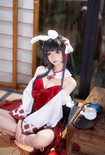 [YITUYU] 2026.03.22 碧藍航線cos 女巫 夏時 Cilo 【33P】 - COSPLAY [33P]